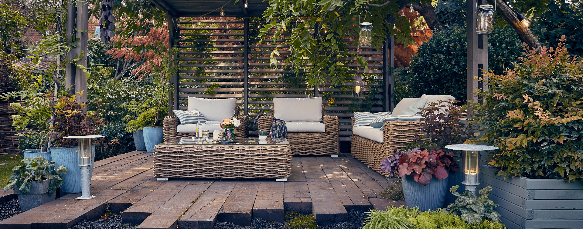 Salon sous tonnelle — Jardin clos